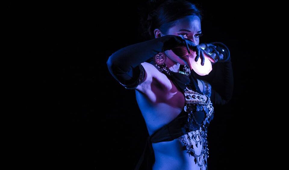 Aurora-spectacle-LED-et-danse-du-monde-1