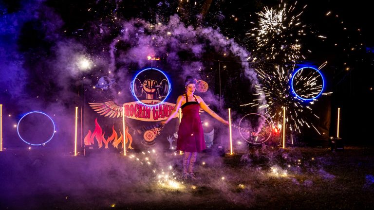 Artistes de la Compagnie Luminescence sur scène