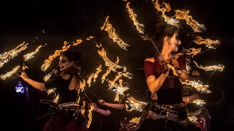 Spectacle Maleficia, feu et LED, par la Compagnie Luminescence