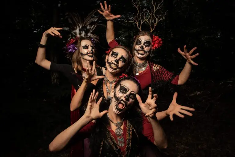 Déambulation, danse et cirque Maleficia pour Halloween - Compagnie Luminescence