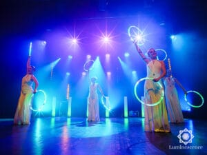 hoop-luminescence-symphonie Artiste avec cerceau lumineux (hoop), spectacle Symphonie - Compagnie Luminescence