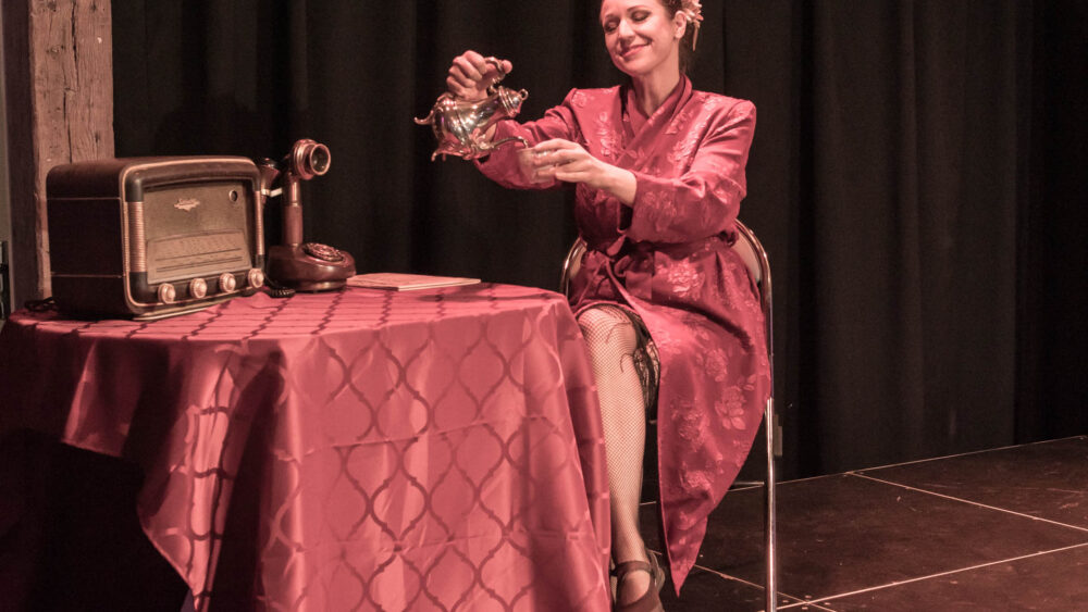 les-folies-montmartre-charleston-et-jonglerie-1