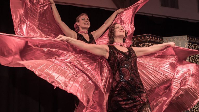 les-folies-montmartre-charleston-et-jonglerie-19