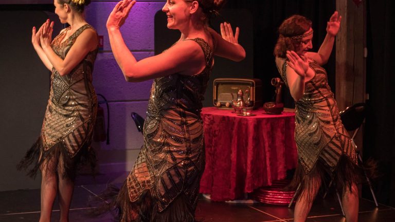 les-folies-montmartre-charleston-et-jonglerie-30