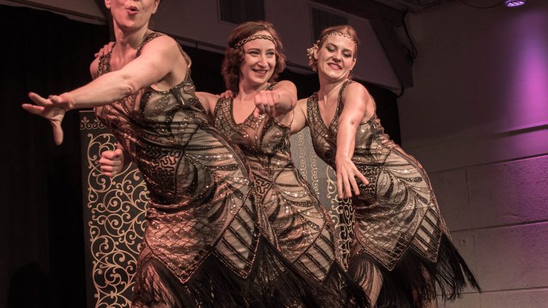 les-folies-montmartre-charleston-et-jonglerie-4