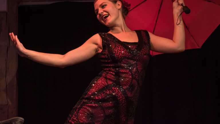 les-folies-montmartre-charleston-et-jonglerie-40