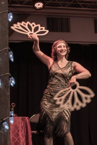 les-folies-montmartre-charleston-et-jonglerie-10