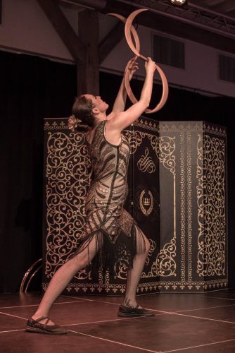 les-folies-montmartre-charleston-et-jonglerie-13-recadre